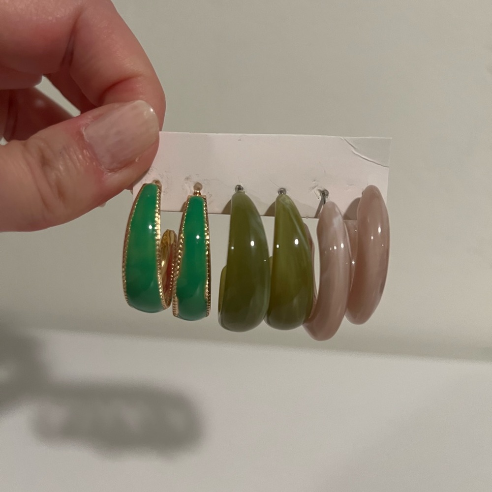 3 pairs fashion gold plated, acrylic plastic pink, green earrings brand new ✨